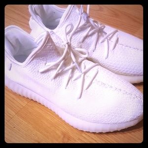 Yeezy cream  white UA IS UA